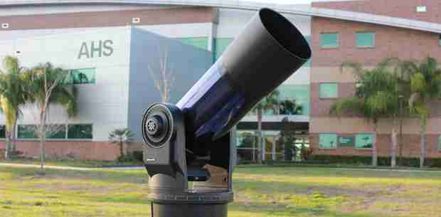 Valencia students treated to a high-quality view of universe