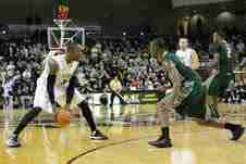 UCF guard Isiah Sykes creating a play against the USF Bulls.