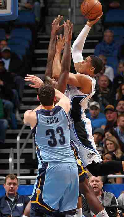Grizzlies rid of Magic effortlessly 108-82