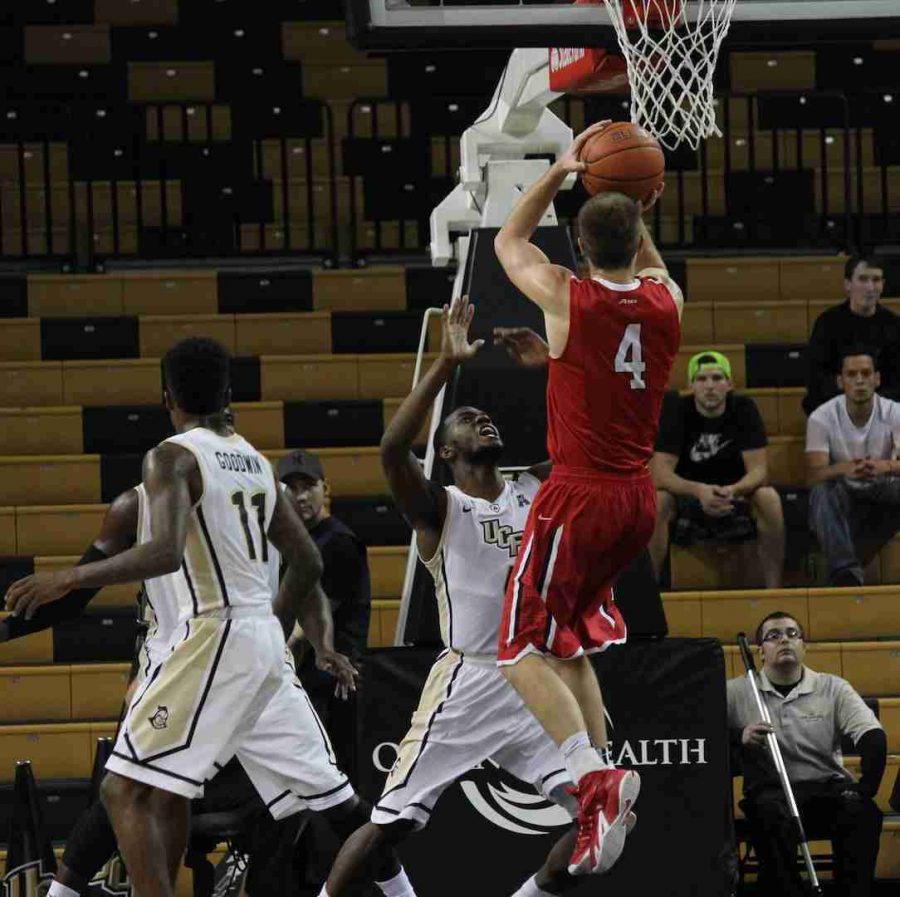 Tyler Kalinoski (No. 4) had 25 points for Davidson, as they gave UCF their first loss of the season.