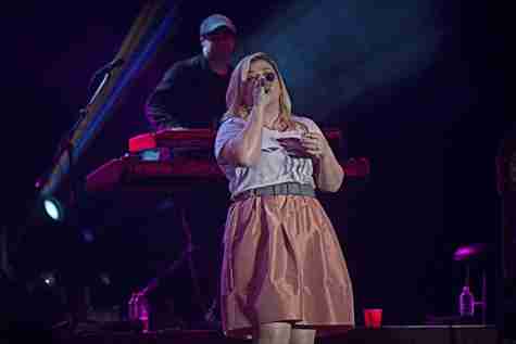 Kelly Clarkson performing live at Universal Orlando Mardi Gras, in Orlando, Florida on Saturday, Feb. 21, 2015. (Ty Wright / Valencia Voice)