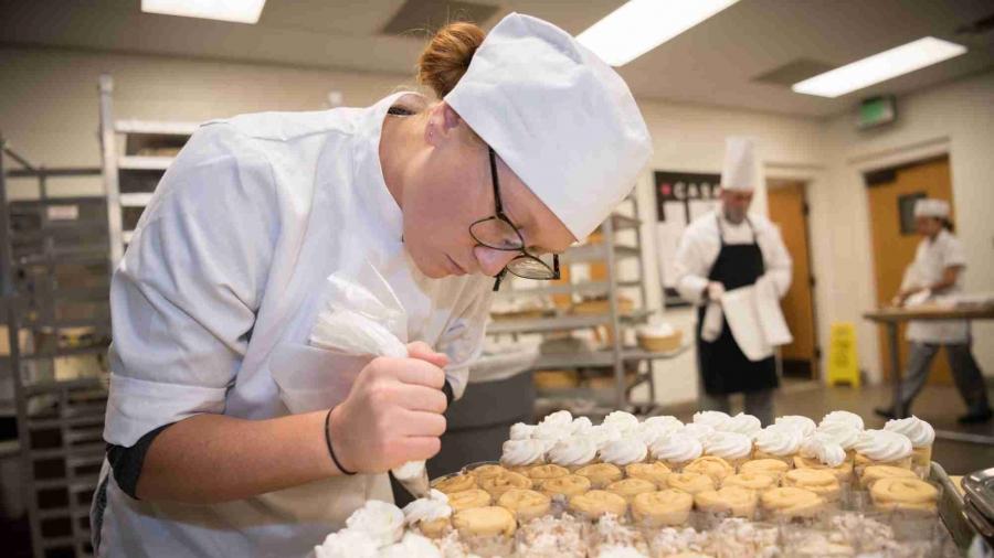 Valencia College Culinary students prepare for the 50th Anniversary of the Grand Buffet – Grand Patisserie at the West Campus