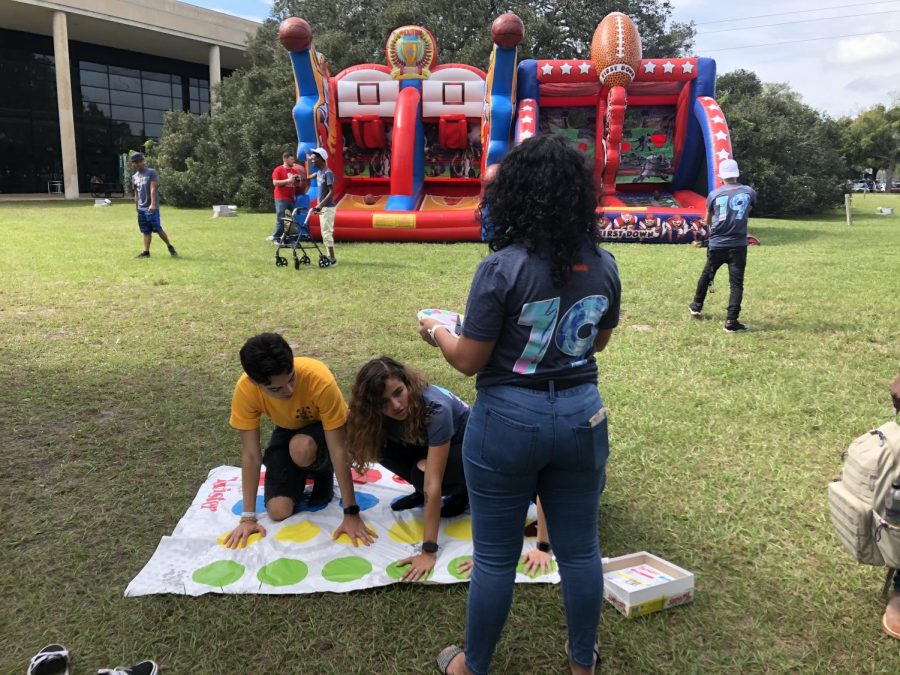 Valencia students play twister on an East Campus lawn.