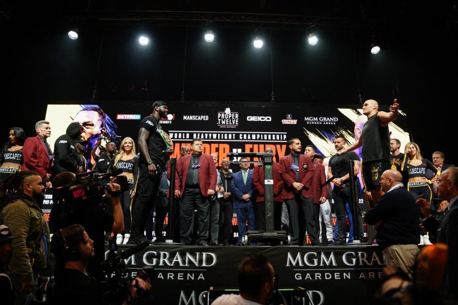 Who will cement themselves as the best heavyweight in the world tonight? Photo by Ryan Hafey/Premier Boxing Champions.