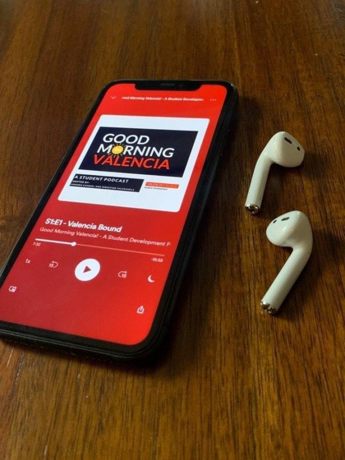 The podcast, Good 

Morning Valencia is streaming on this phone via Spotify