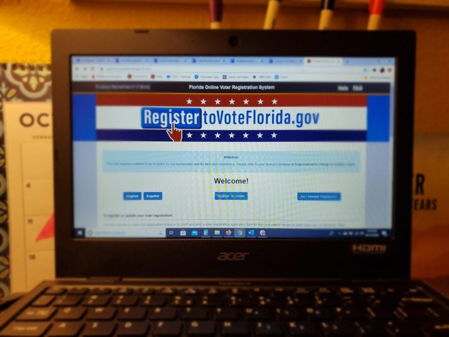 Valencia reminds students to register online